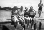 Balatonalmádi strand. Balról az első Weygand Tibor énekes (1928) <br /><i>Fortepan</i>