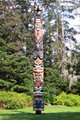 Tlingit totemoszlop a tisztáson napjainkban (kép forrása: Wikimedia Commons)