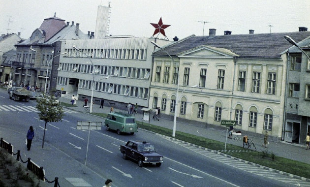 A kollégium épülete egy 1974-ben készült felvételen. (Kép forrása: Fortepan / UNATERV) 