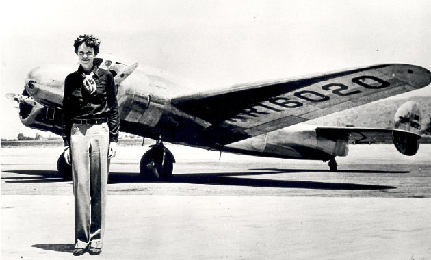 Amelia Earhart repülőjével