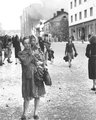 Finn asszony gyermekével Helsinki 1941. július 9-i szovjet bombázását követően