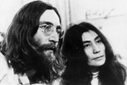 John Lennon Yoko Onóval (kép forrása: ultimateclassicrock.com)