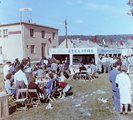 Ünneplő bányászok és családjaik a csingervölgyi bányásznapon Ajkán, 1959.