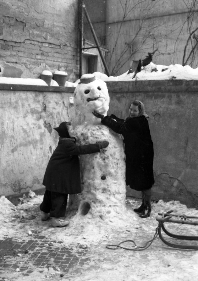 Kicsit kajla, de szeretettel készült, 1946 (Fortepan/Lissák Tivadar)