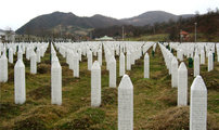 Az exhumált áldozatok sírjai (Kép forrása: Wikipédia / Michael Büker / CC. BY-SA 3.0) <br /><i>(Wikipédia / Michael Büker / CC. BY-SA 3.0)</i>